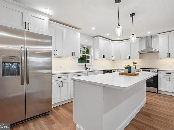 2nd image of 2924 June Ave