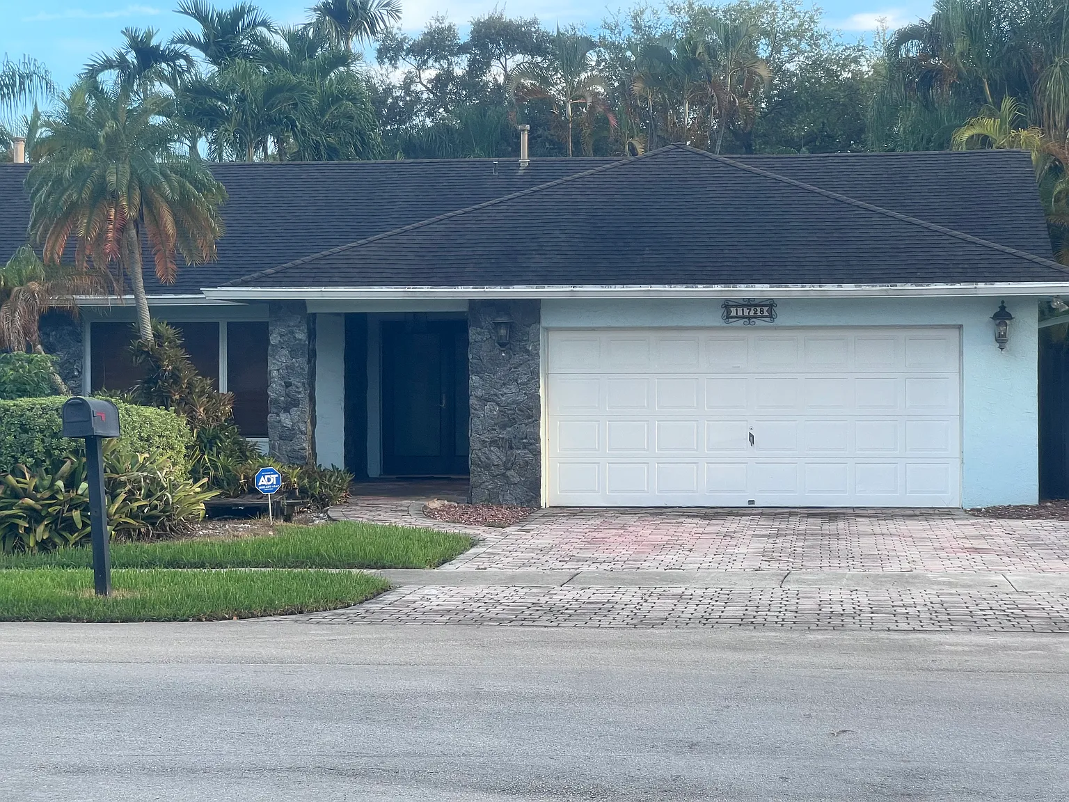 4 bed, 1937 sqft, $4,950 — Photo 3