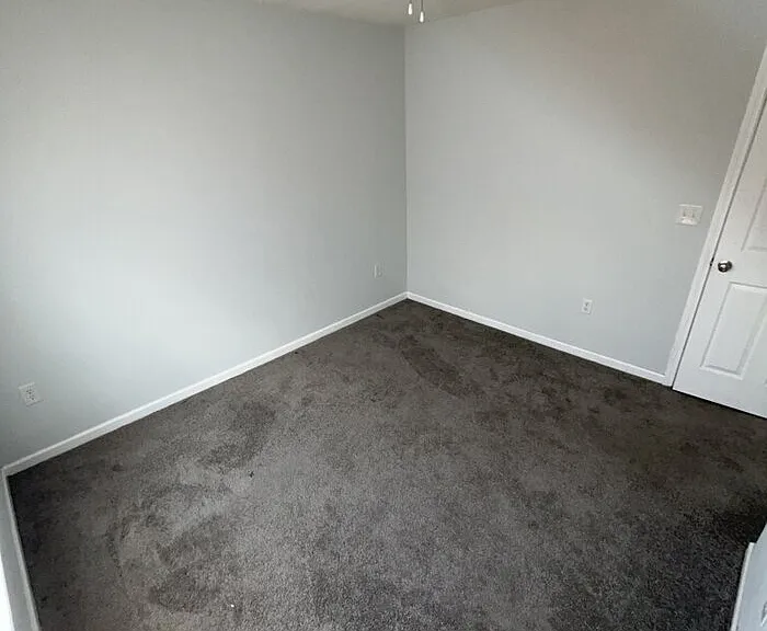 221 Campus Dr #4 — Photo 6