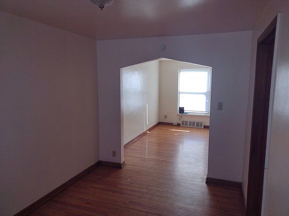4th image of 30 Seminary Ave APT B