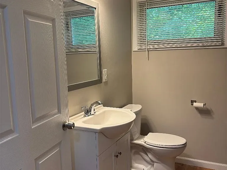 110 Brentwood Dr — Photo 3