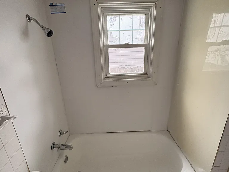 825 W Division St — Photo 11