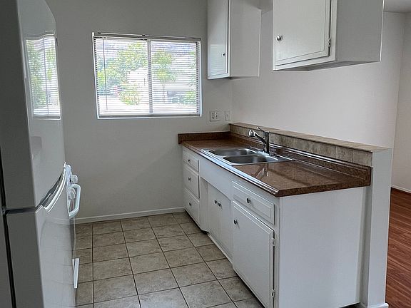 5th image of 319 W Mariposa Ave #D