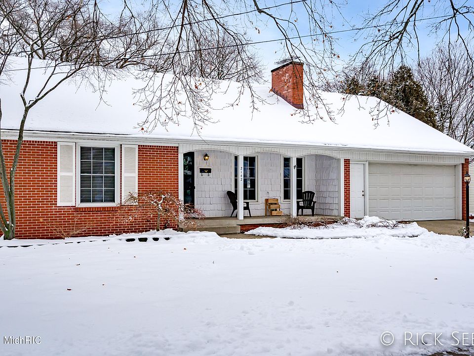 1st image of 2142 Cambridge Dr SE