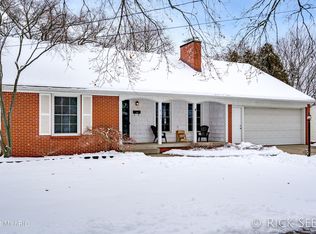 2142 Cambridge Dr SE, Grand Rapids, MI 49506