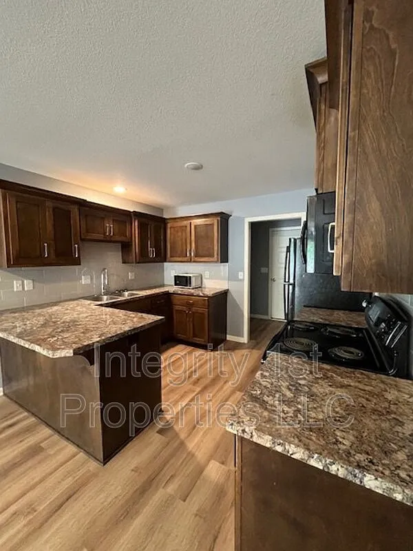 3 bed, 2.0 bath, 1492 sqft, $1,825 — Photo 3