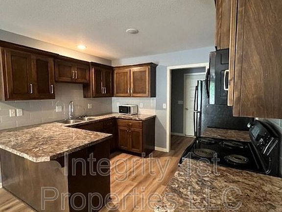 3rd image of 6323 NE 44th St