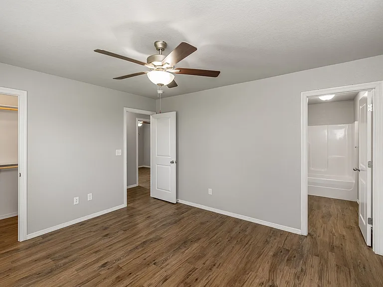 1707 E Montclair Ave — Photo 5
