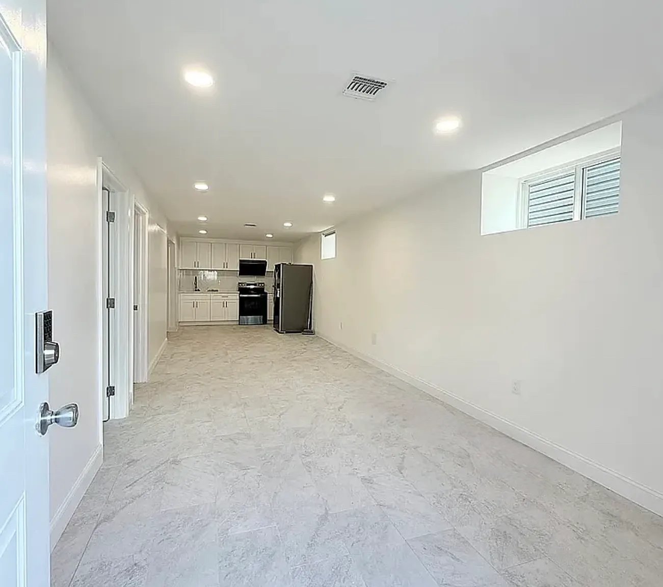 2 bed, 1300 sqft, $2,400 — Photo 2