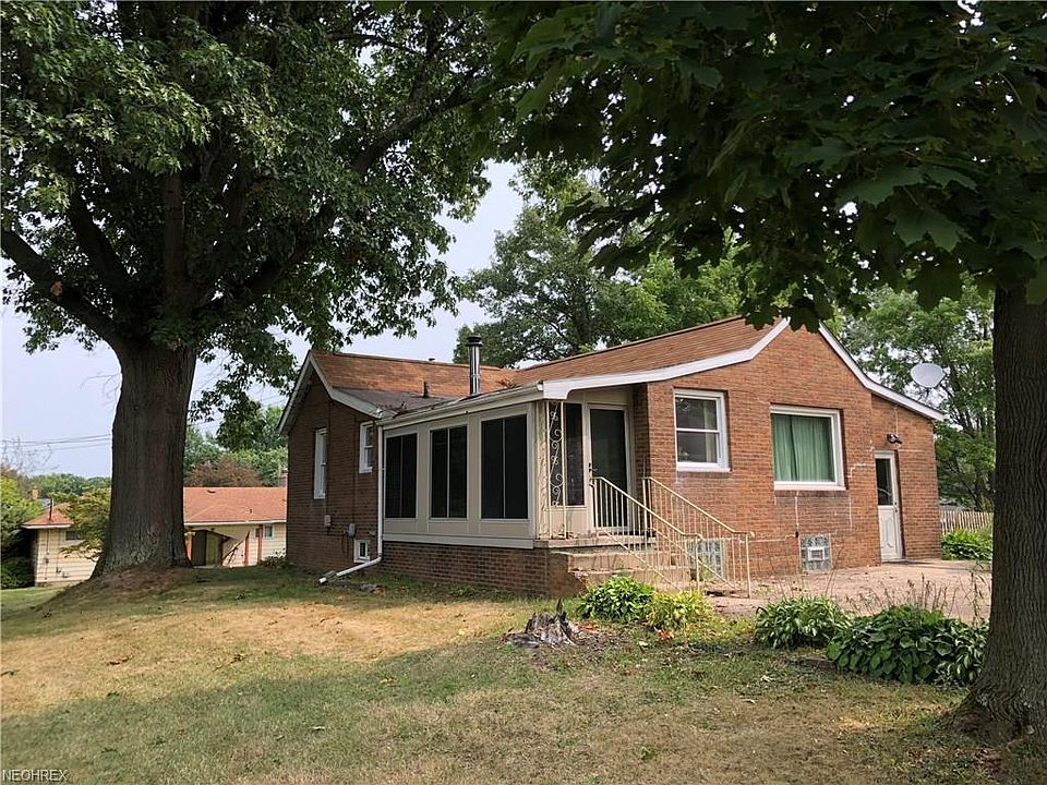 1st image of 734 Sanderson Ave