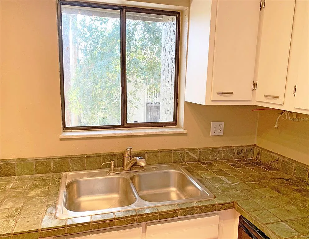 2 bed, 1.0 bath, 768 sqft, $1,350 — Photo 4