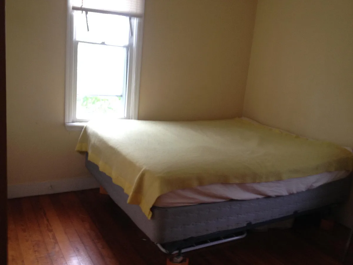 Building Photo - 46 Beech Glen St