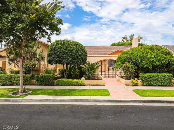 3221 Mainway Dr, Los Alamitos, CA 90720