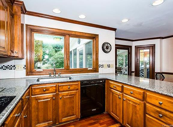 4th image of 6009 Paddington Ct