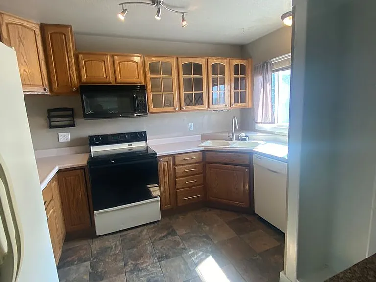 1701 Lodge St — Photo 9