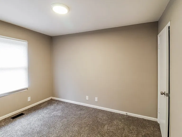 1168748_025_bedroom_13547126.jpg