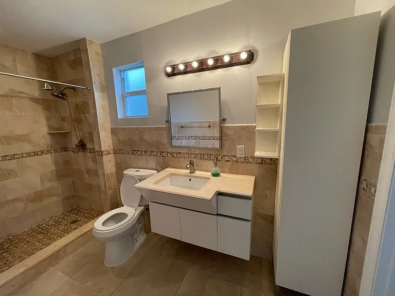 2643 SW 64th Ave — Photo 8
