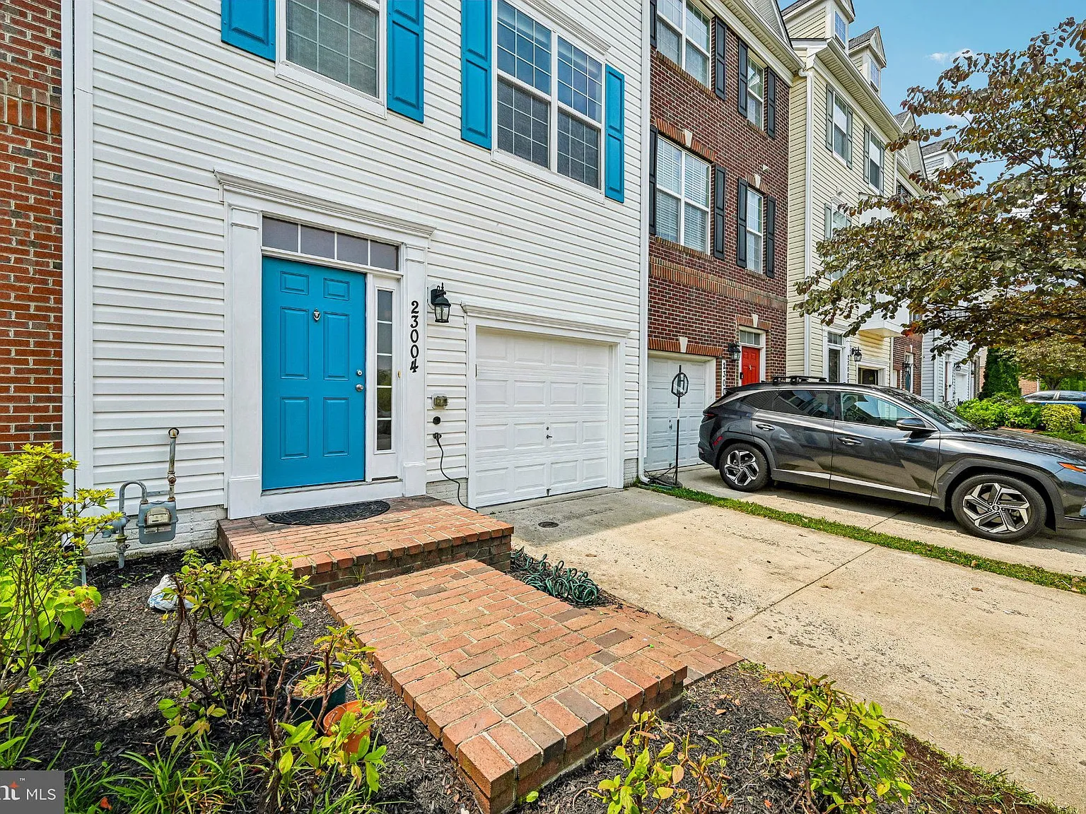 3 bed, 4.0 bath, 2264 sqft, $2,999 — Photo 4