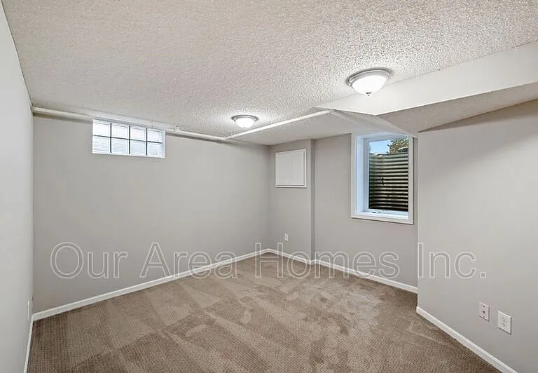 706 1st Ave NW — Photo 11
