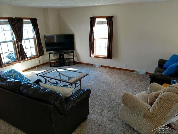 4th image of 525 N 1st St