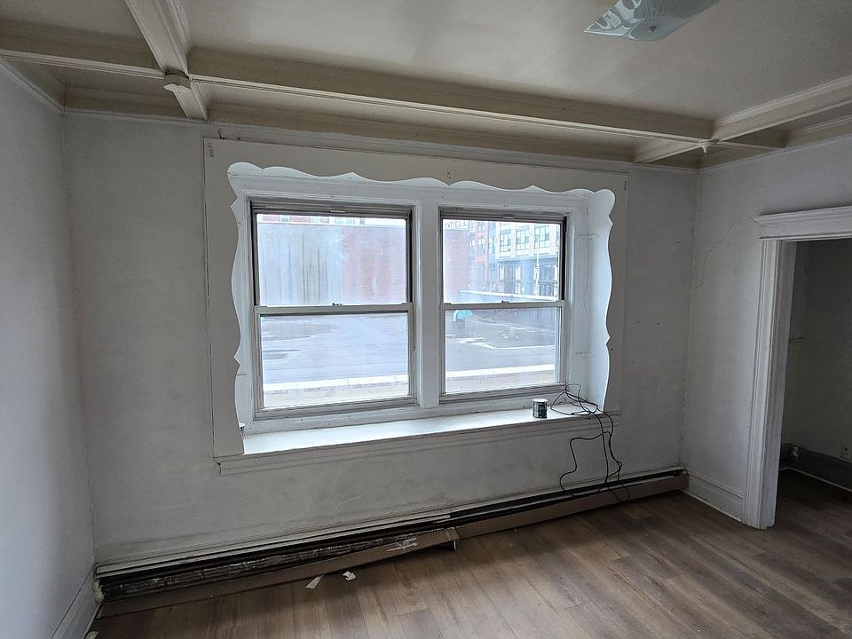 1st image of 408 Main St APT 4