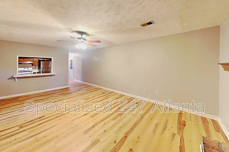 3 bed, 2.0 bath, 2000 sqft, $1,495 — Photo 4