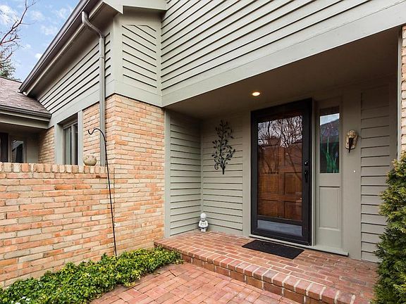 5th image of 1118 Strathaven Dr N