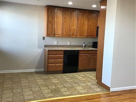 2nd image of 1 Elm St APT 5-F