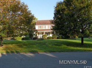 6 Heatherwood Dr, New Hartford, NY 13413