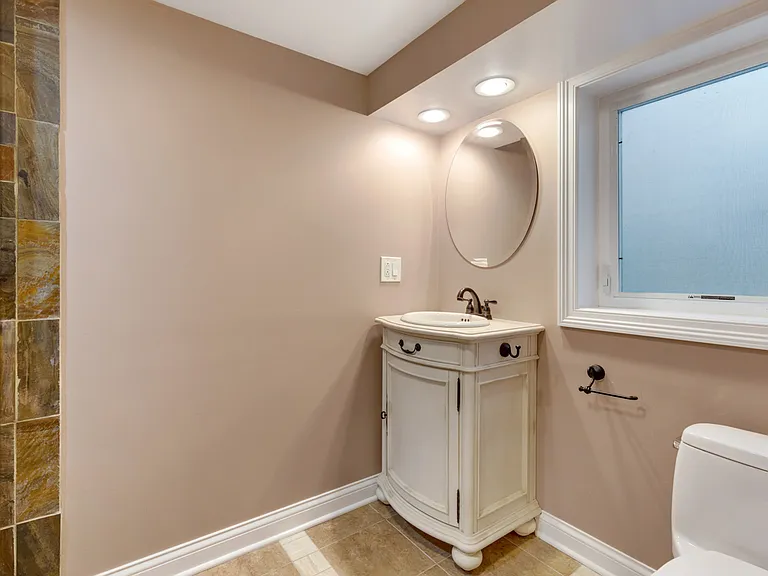 740 Lakeview Pt — Photo 20
