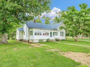 215 E Blevins St, Oakland, IL 61943