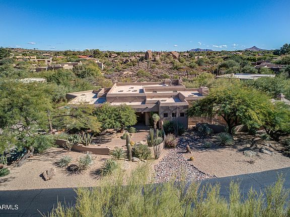 3rd image of 2032 N SMOKETREE Drive