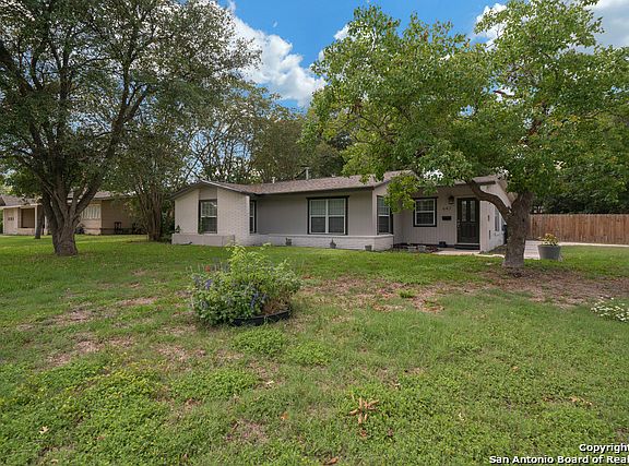 3rd image of 647 Robinhood Pl