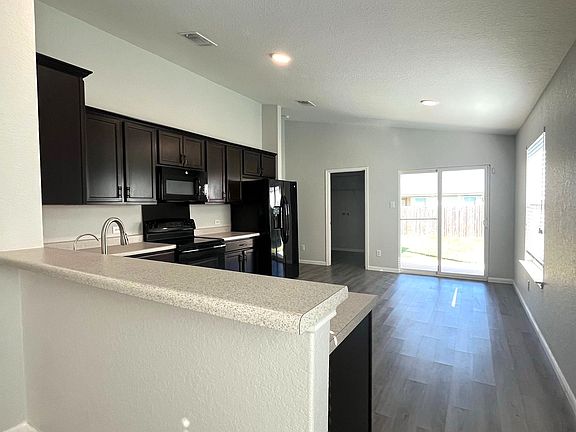5th image of 733 Wolfeton Way