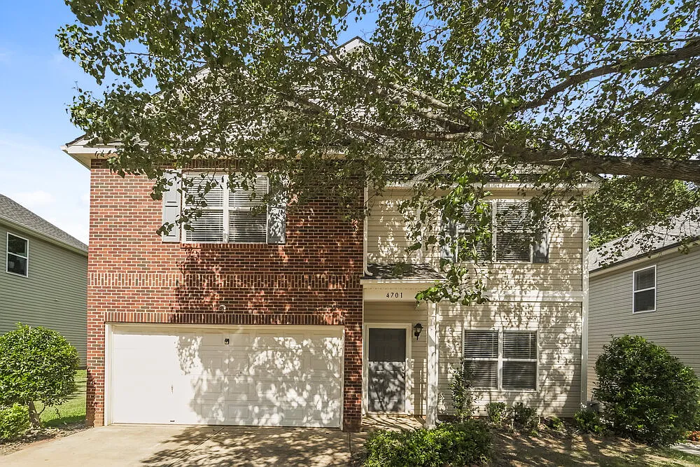 3 bed, 2.5 bath, 2076 sqft, $2,190 — Photo 1