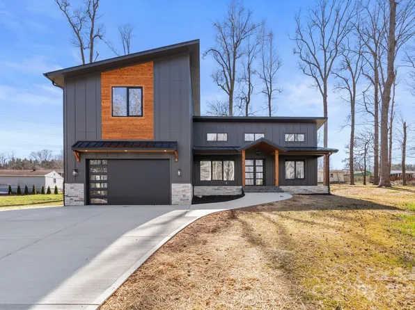 109 Scott Meadows Dr, Asheville, NC 28806