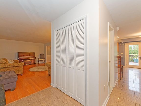 5th image of 14 Amy Marie Ct