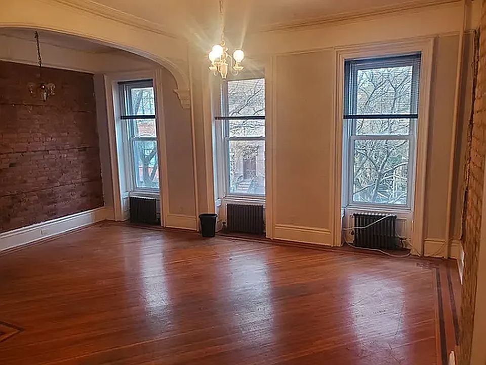 1st image of 24 Clifton Pl #2