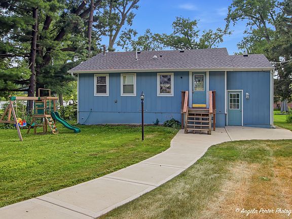 3rd image of 4813 Wildwood Dr