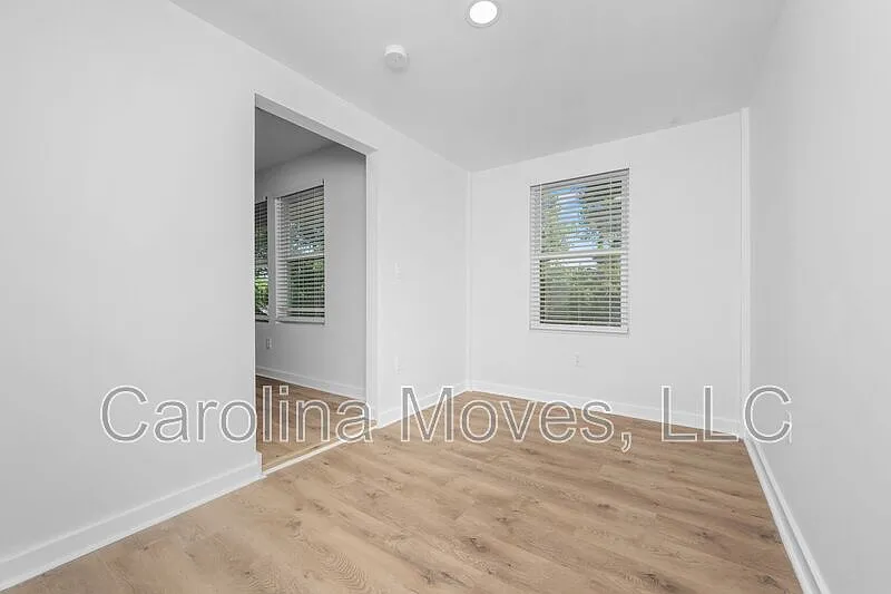 4 bed, 3.0 bath, 1600 sqft, $2,300 — Photo 4