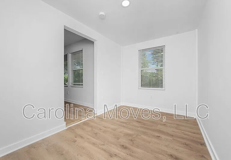 10 Valley View Ln — Photo 4