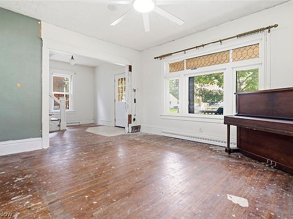 5th image of 105 W Harrison St