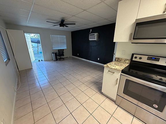 3rd image of 2835 Polk St #B