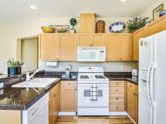 5th image of 953 232nd Ln NE