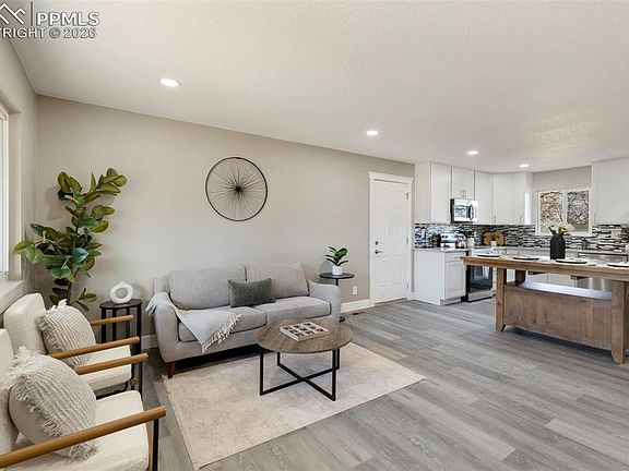 4th image of 831 Sequoia Dr