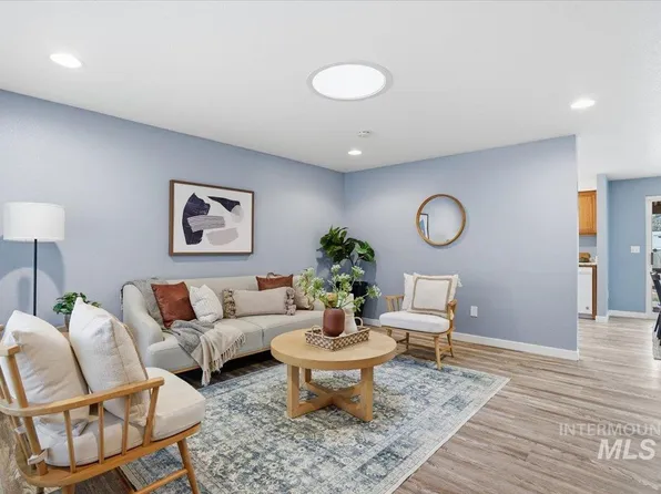 406 N Shady Grove Pl, Kuna, ID 83634