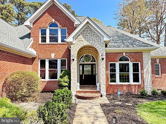3rd image of 15119 Beacon Hill Cir