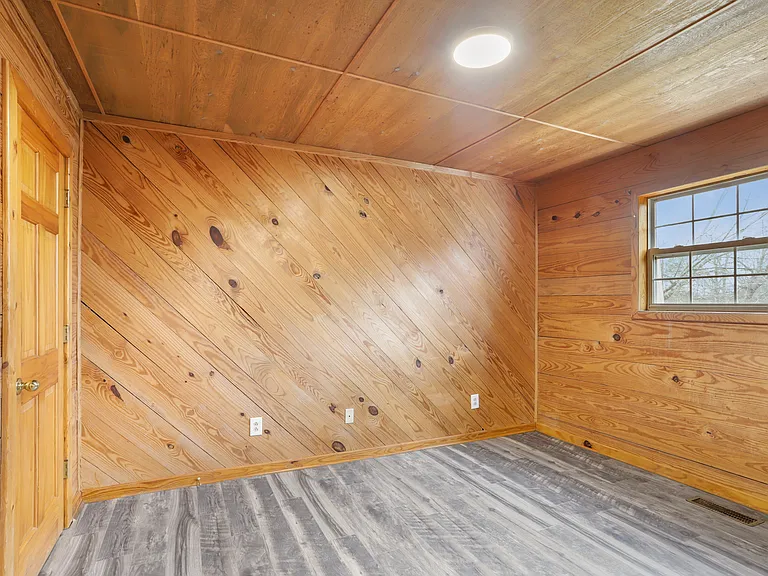 Maplewood Apartments — Photo 15