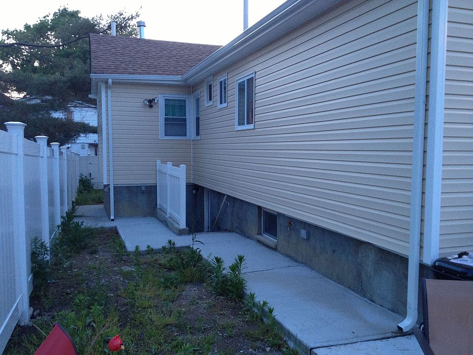2nd image of 1013 Harding Park