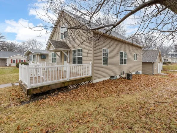 1006 E 1st St, Anamosa, IA 52205